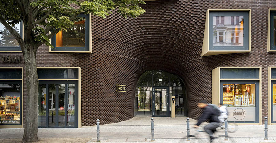 Многофункциональный комплекс Bricks Berlin Schoneberg: как материал объединяет стили и функции