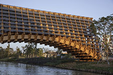 Timber Bridge in Gulou Waterfront. Фото © Jin Weiqi