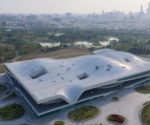 На острове Тайвань открылся крупнейший в мире центр искусств, спроектированный Mecanoo architecten