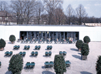ПЕТЕР ШВЕГЕР. Ресторан в Королевских садах Херренхаузен. Ганновер, Германия. 2000 г.
