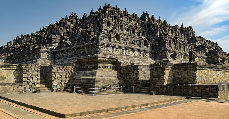 Боробудур - храмовый комплекс, восставший из пепла