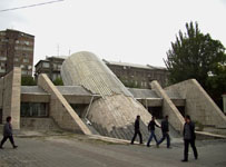 Вестибюль станции метро Еритасардакан в Ереване. Фото: метрофото.рф