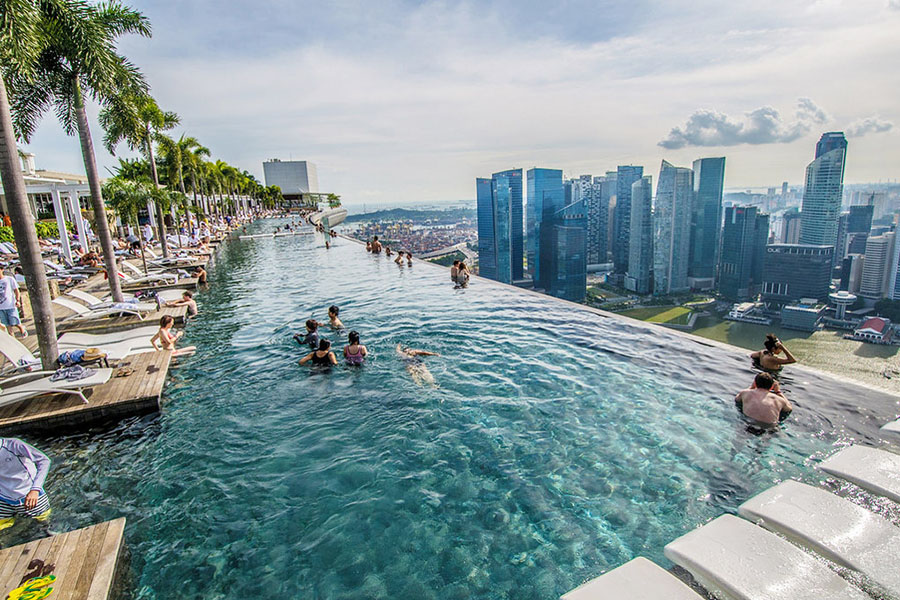 Бассейн на крыше в знаменитом Marina Bay Sands в Сингапуре от Моше Сафди