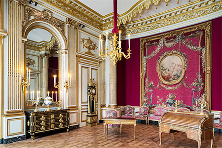 Лувр. Историческая комната  в неоклассическом стиле, проект Жака Гарсия.