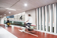 Biggest bicycle parking in the world by Ector Hoogstad Architects. Утрехт, Нидерланды. Фото©Petra Appelhof