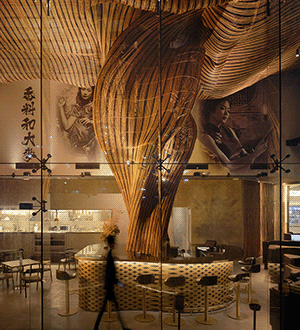 Spice & Barley: интерьер ресторана в Бангкоке украсила 30-метровая арт-инсталляция из ротанга