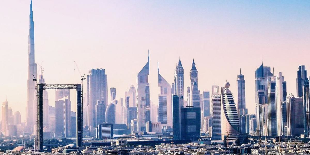 В Дубае построена крупнейшая в мире "картинная рама" - небоскреб. Архитектор судится за свои права
