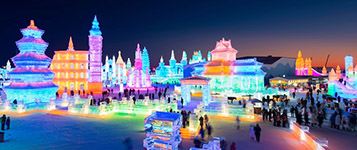 Фестиваль скульптур и архитектуры из снега и льда в Харбине. Фото: Shutterstock.com