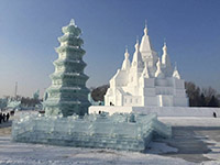 Фестиваль скульптур и архитектуры из снега и льда в Харбине. Фото: his.ua