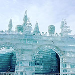 Фестиваль скульптур и архитектуры из снега и льда в Харбине. Фото: Instagram