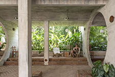Casa TO. Брутализм. Внутренний сад. Изображение © Jaime Navarro