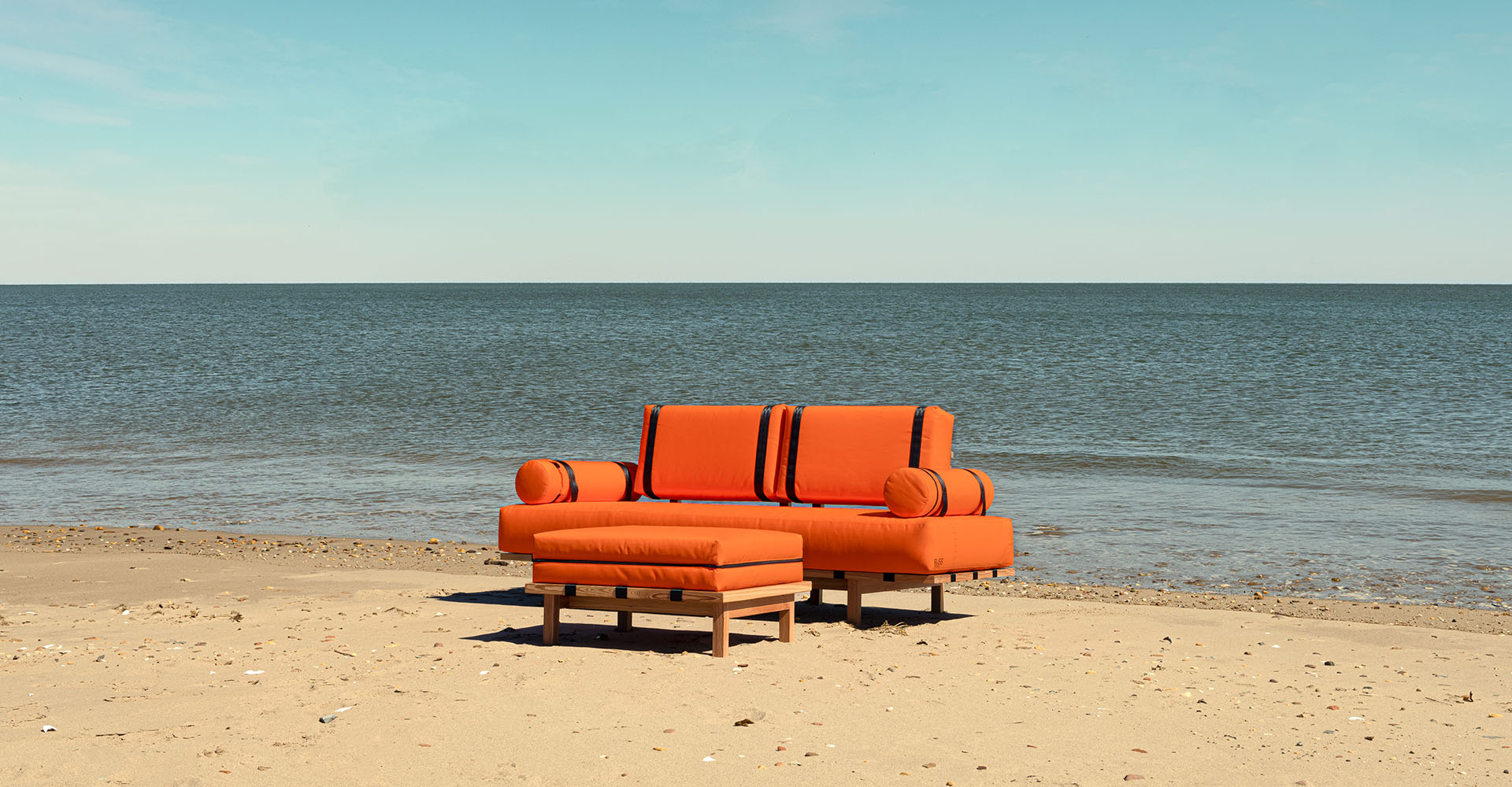 Многофункциональная мебель будущего - креативное агентство Mother создало диван, который спасет вас во время наводнения