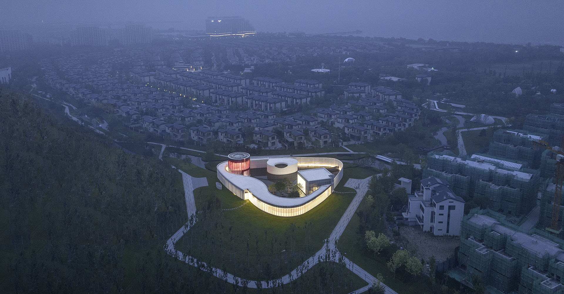 Рай для интровертов - в Китае открылся арт-центр "Монолог", состоящий из разных архитектурных объемов