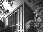 1972 Библиотека Бобста (Bobst Library), Университета Нью-Йорка, Нью-Йорк, США (совместно с Richard Foster Architects), Филип Джонсон