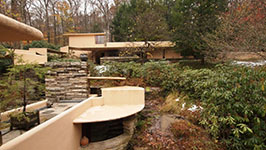 Дом над водопадом. Фото: en.wikiarquitectura.com