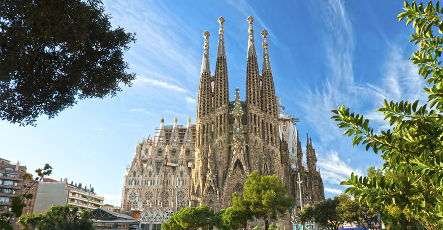 Sagrada Familia - самый известный долгострой в современной истории