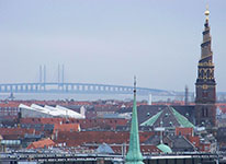 Мост-тоннель между Данией и Швецией. Круглая башня в Копенгагене и Эресуннский мост. Фото: commons.wikimedia.org
