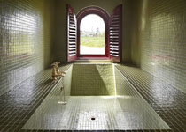 Сказочный дом художника Грейсона Перри в Англии.  Ванная комната. Фото©Jack Hobhouse