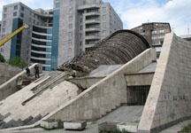 Вестибюль станции метро Еритасардакан в Ереване. Фото: ru-sovarch.livejournal.com