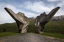 "Тяжелые крылья свободы" - один из самых узнаваемых военных мемориалов на территории бывшей Югославии