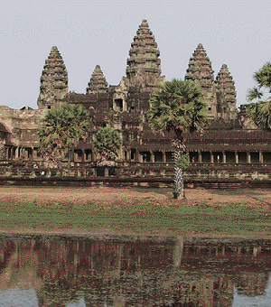 Ангкор-Ват - массивный каменный храм, поддерживаемый водой /// ОСОБАЯ АРХИТЕКТУРА