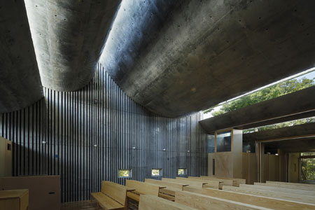 Церковь в Японии с крышей из шести желобков